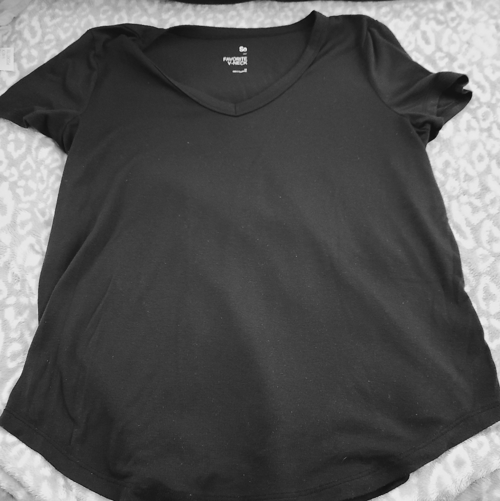 SO Favorite V-Neck Pocket Tee - Picture 1 of 2